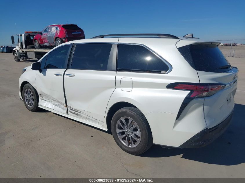 2021 TOYOTA SIENNA XLE - 5TDYRKEC6MS043087