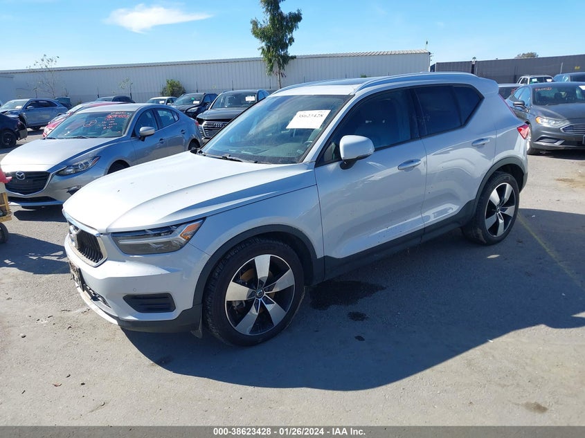 VIN YV4162UK6L2187437 2020 VOLVO XC40 T5 MOMENTUM