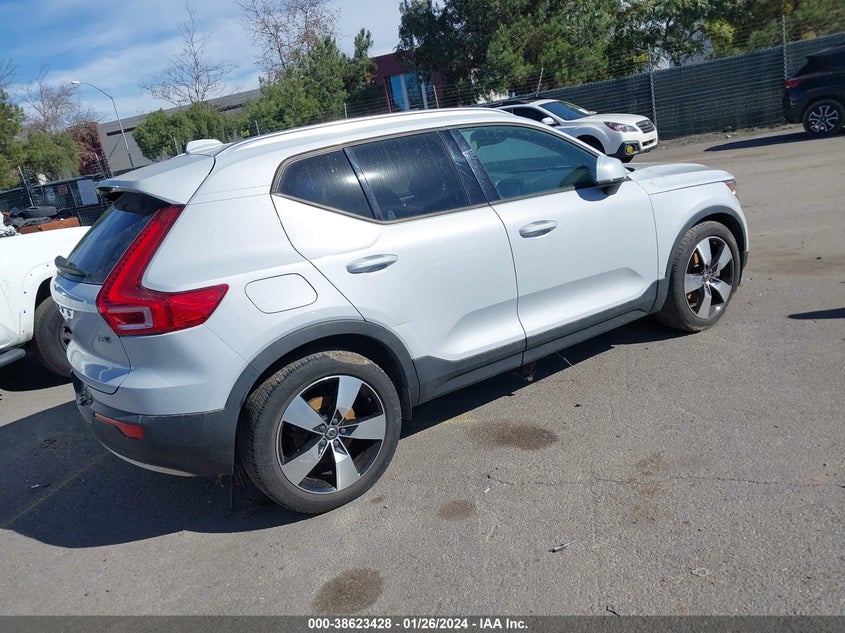 VIN YV4162UK6L2187437 2020 VOLVO XC40 T5 MOMENTUM