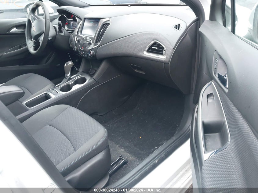 VIN 3G1BE6SM1JS588572 2018 CHEVROLET CRUZE LT