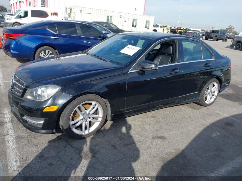 2013 MERCEDES-BENZ C 250 LUXURY/SPORT - WDDGF4HB4DR268213
