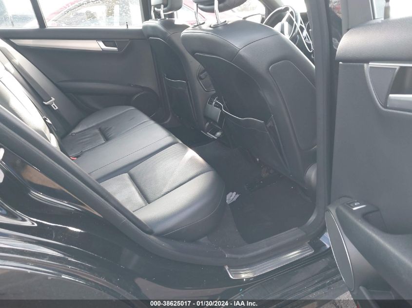 2013 MERCEDES-BENZ C 250 LUXURY/SPORT - WDDGF4HB4DR268213
