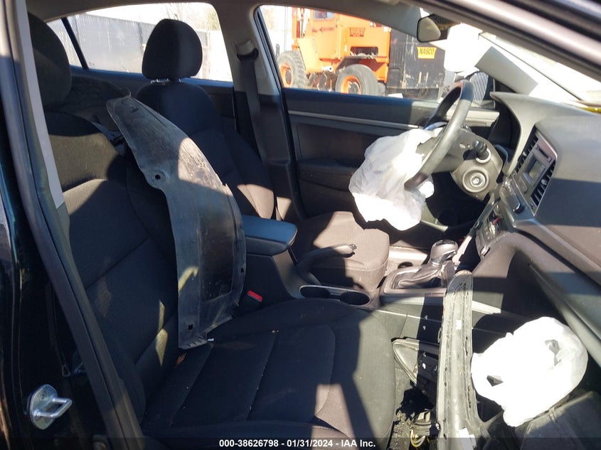 VIN 5NPD74LF4JH311522 2018 HYUNDAI ELANTRA SE