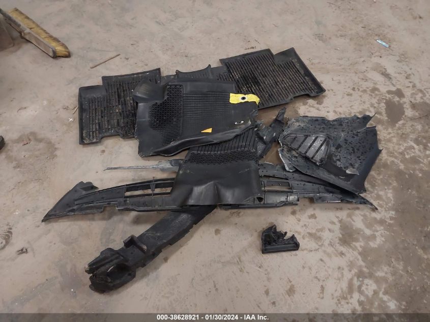 2018 TOYOTA RAV4 LE - JTMBFREV8JJ260996