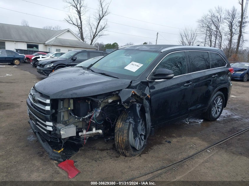 VIN 5TDJZRFH3JS885448 2018 TOYOTA HIGHLANDER SE/XLE