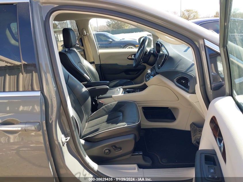 VIN 2C4RC1GG6NR127677 2022 CHRYSLER PACIFICA LIMITED