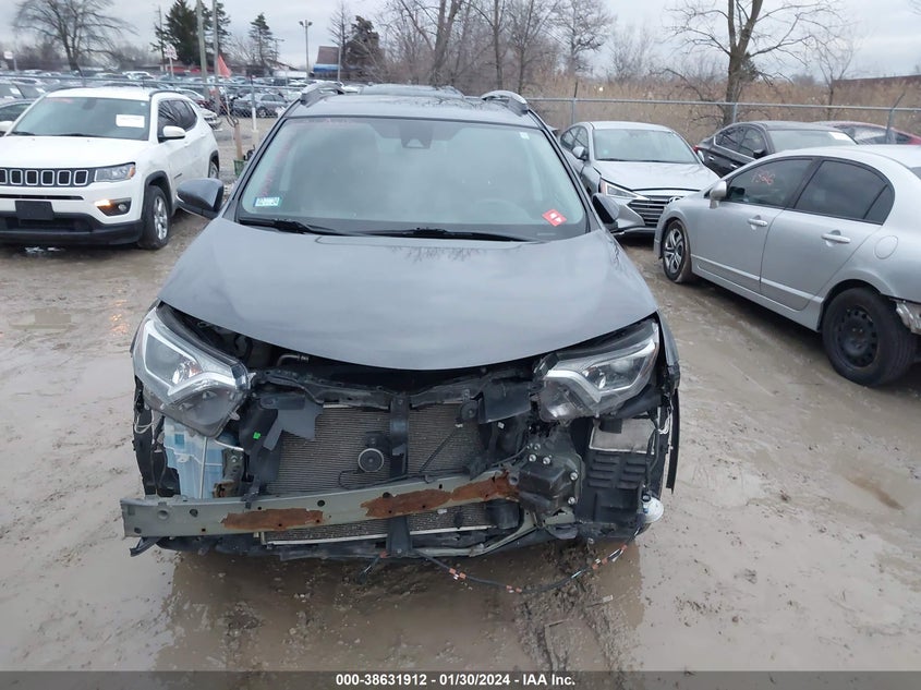 VIN 2T3RFREV6JW801673 2018 TOYOTA RAV4 XLE