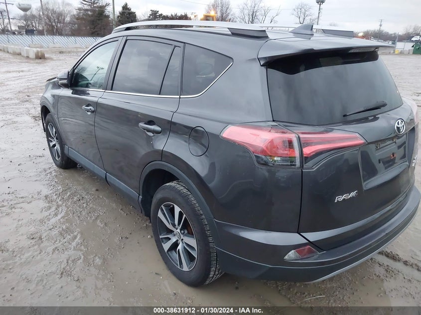 VIN 2T3RFREV6JW801673 2018 TOYOTA RAV4 XLE