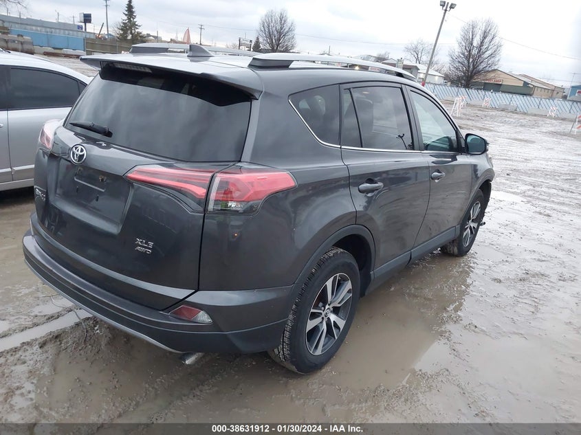 VIN 2T3RFREV6JW801673 2018 TOYOTA RAV4 XLE