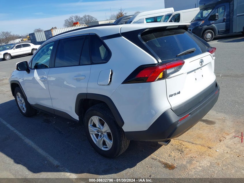 VIN 2T3P1RFV8MW210964 2021 TOYOTA RAV4 XLE
