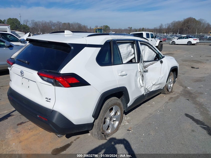 VIN 2T3P1RFV8MW210964 2021 TOYOTA RAV4 XLE