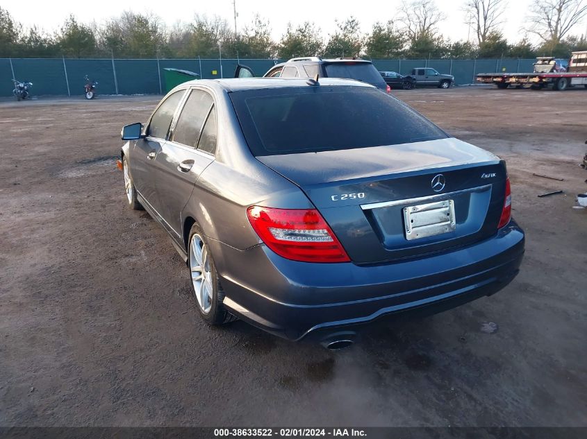 2013 MERCEDES-BENZ C 250 LUXURY/SPORT - WDDGF4HB3DA767194