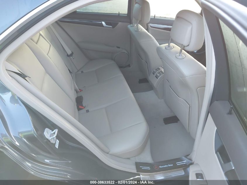 2013 MERCEDES-BENZ C 250 LUXURY/SPORT - WDDGF4HB3DA767194