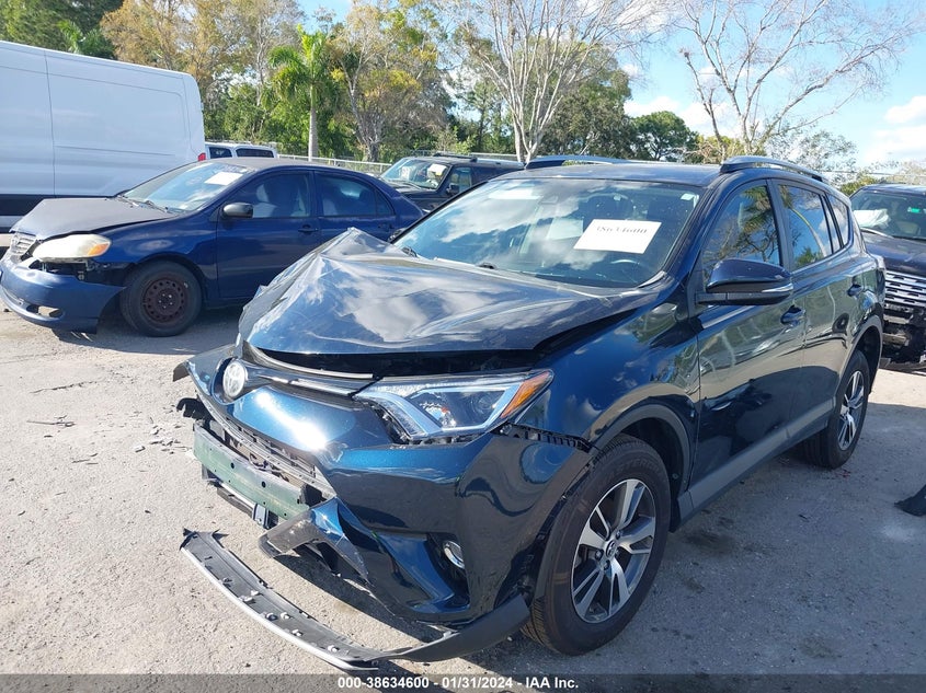 VIN JTMWFREVXHJ119813 2017 TOYOTA RAV4 XLE