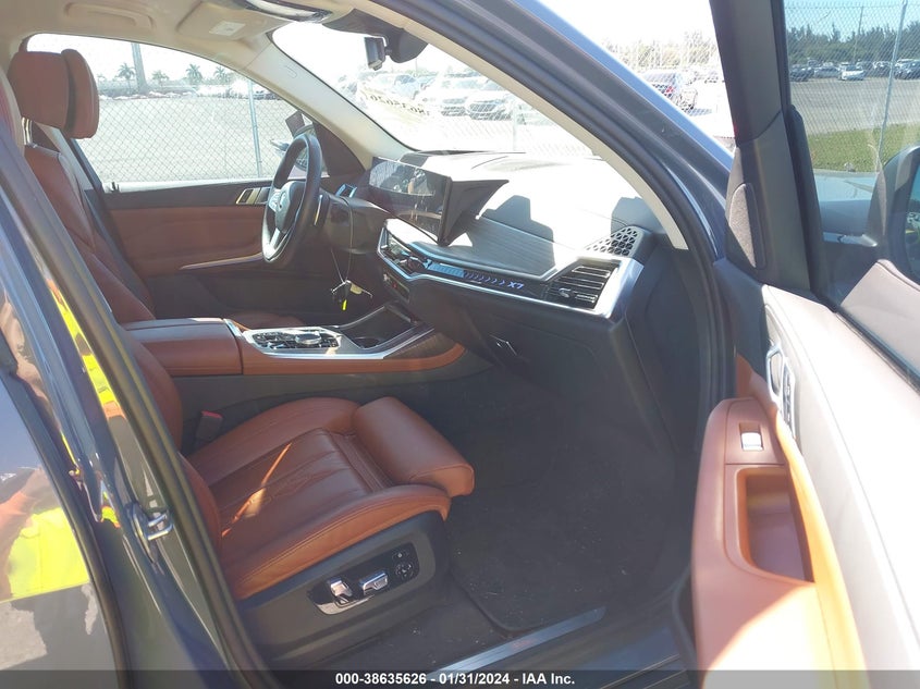 VIN 5UX23EM01P9N81570 2023 BMW X7 XDRIVE40I