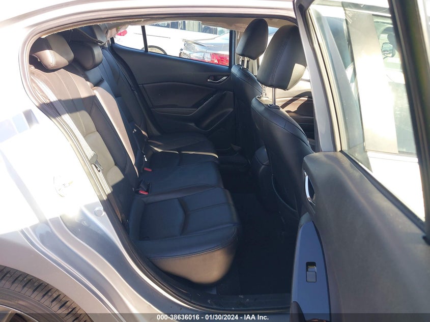 VIN 3MZBN1V3XJM198780 2018 MAZDA MAZDA3 TOURING