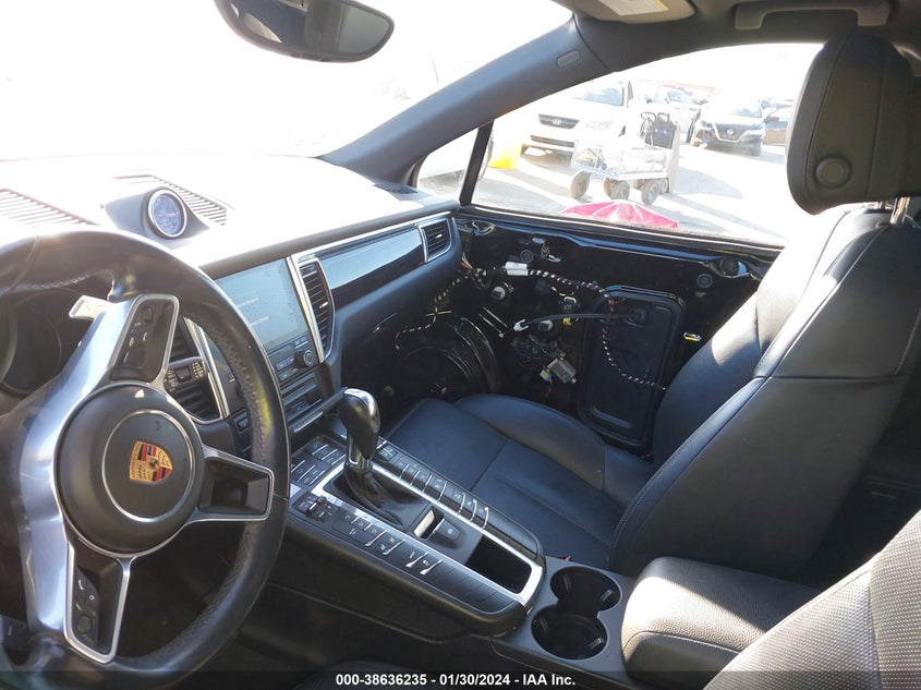 VIN WP1AB2A50JLB37569 2018 PORSCHE MACAN S