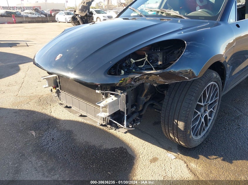 VIN WP1AB2A50JLB37569 2018 PORSCHE MACAN S