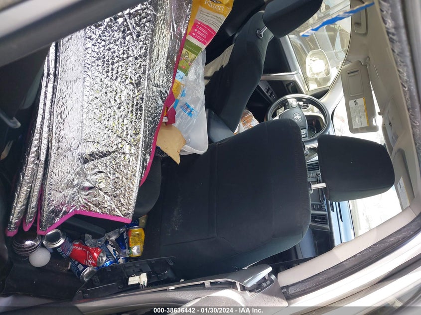 VIN JTMZFREV0JJ175908 2018 TOYOTA RAV4 LE