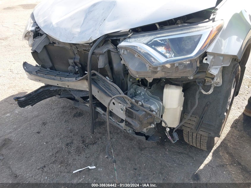 VIN JTMZFREV0JJ175908 2018 TOYOTA RAV4 LE