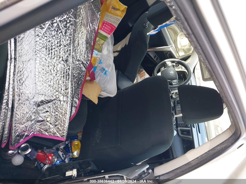 VIN JTMZFREV0JJ175908 2018 TOYOTA RAV4 LE