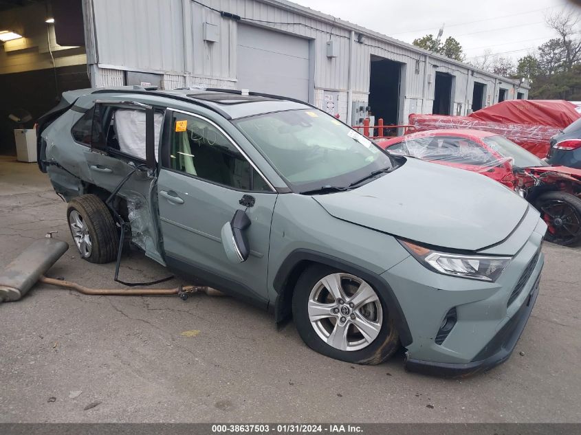 2019 TOYOTA RAV4 XLE - JTMP1RFV5KJ006635