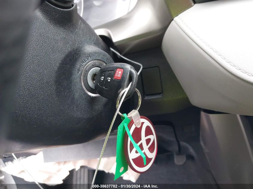 2015 TOYOTA RAV4 LE - JTMBFREV4FJ026880