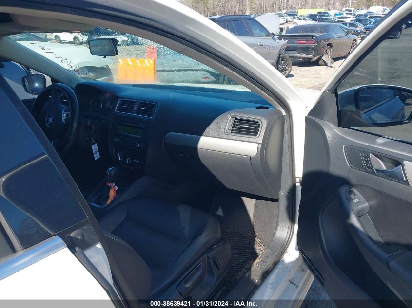 2013 VOLKSWAGEN JETTA 2.5L SE - 3VWDP7AJ1DM209759