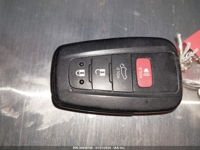 VIN JTMP1RFV7KD517018 2019 TOYOTA RAV4 XLE