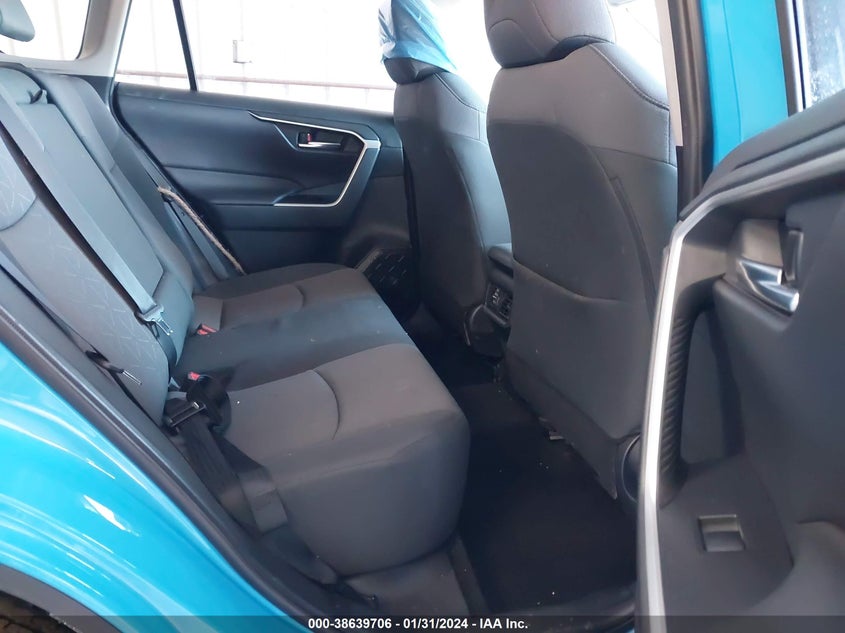 VIN JTMP1RFV7KD517018 2019 TOYOTA RAV4 XLE