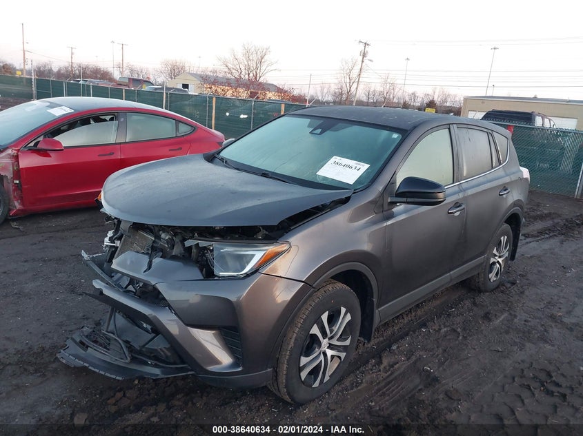 VIN JTMBFREV1JJ218606 2018 TOYOTA RAV4 LE