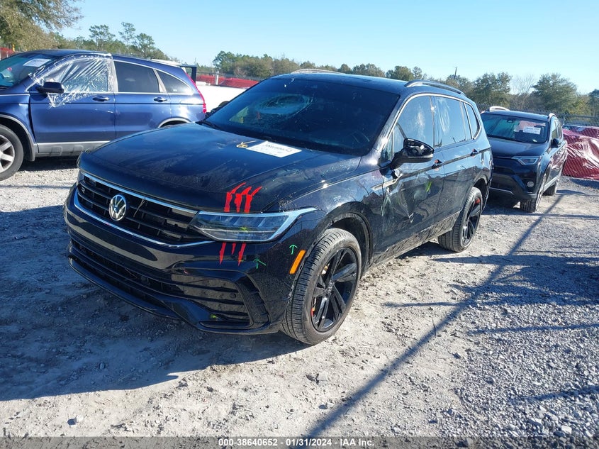 VIN 3VVCB7AX1PM015028 2023 VOLKSWAGEN TIGUAN SE R-LINE BLACK