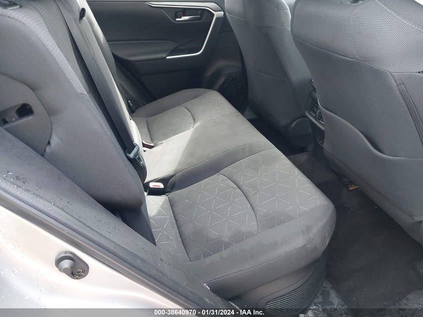 VIN 4T3RWRFV7NU074418 2022 TOYOTA RAV4 XLE