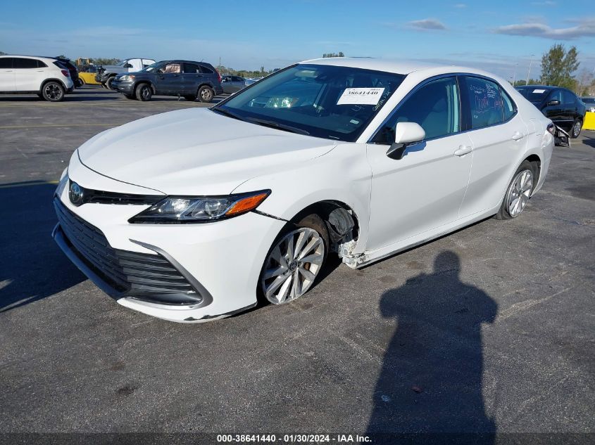 2022 TOYOTA CAMRY LE - 4T1R11AK0NU640957