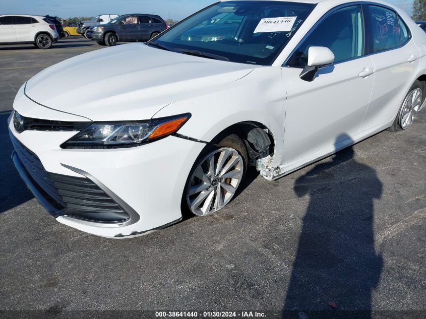 2022 TOYOTA CAMRY LE - 4T1R11AK0NU640957