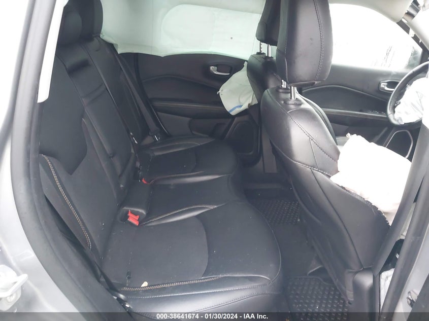 VIN 3C4NJDBB6KT755250 2019 JEEP COMPASS LATITUDE