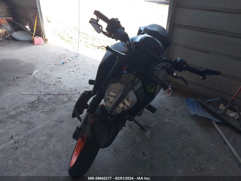 2022 KTM 390 DUKE MD2JPJ404NC251149