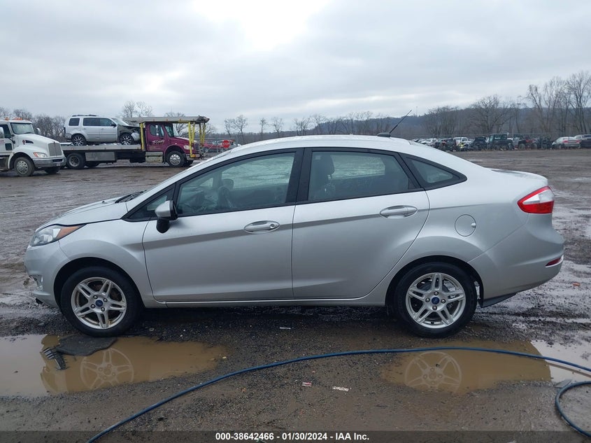 VIN 3FADP4BJ7KM147416 2019 FORD FIESTA SE