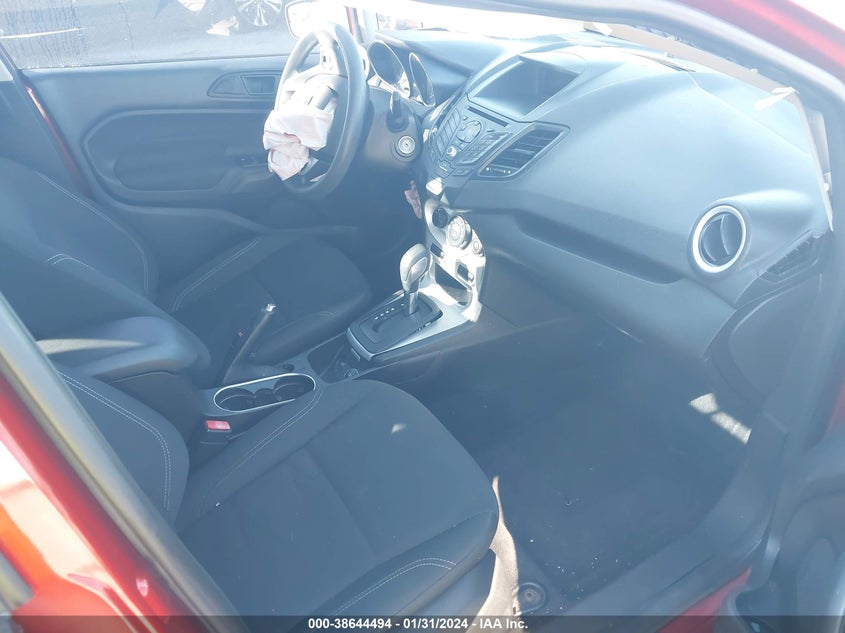 VIN 3FADP4BJ5JM139846 2018 FORD FIESTA SE