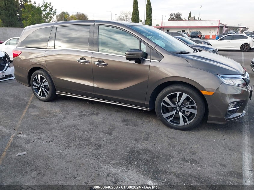 VIN 5FNRL6H91JB068072 2018 HONDA ODYSSEY ELITE
