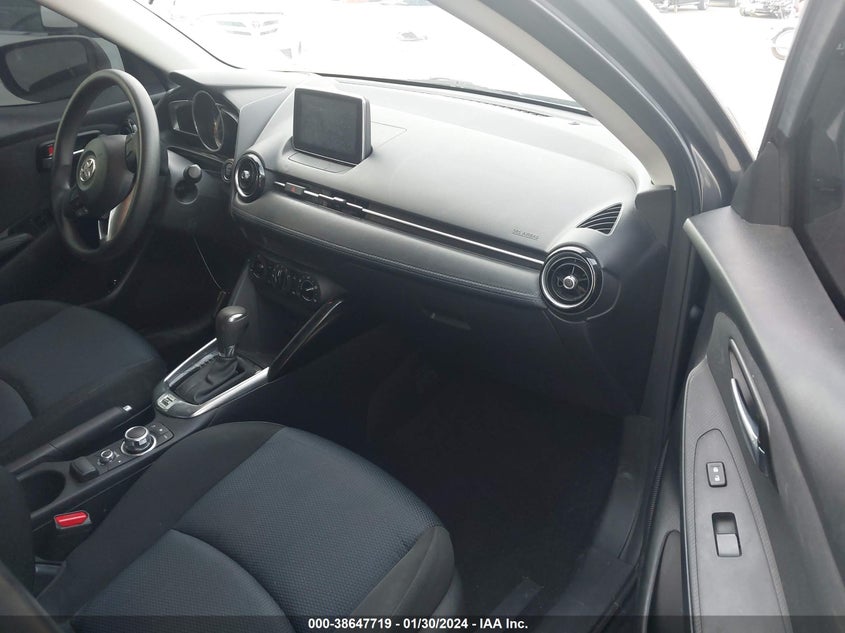 VIN 3MYDLBYV6HY190085 2017 TOYOTA YARIS IA