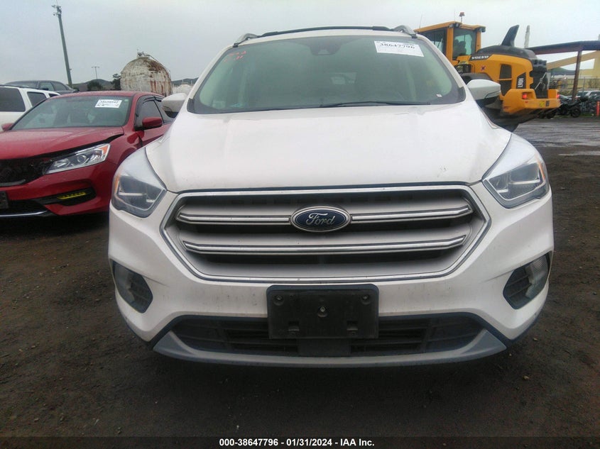 VIN 1FMCU9J97JUD37788 2018 FORD ESCAPE TITANIUM