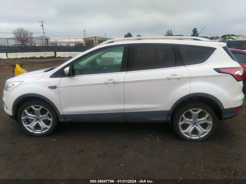 VIN 1FMCU9J97JUD37788 2018 FORD ESCAPE TITANIUM