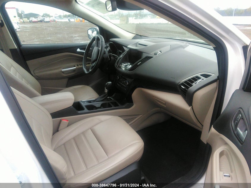 VIN 1FMCU9J97JUD37788 2018 FORD ESCAPE TITANIUM