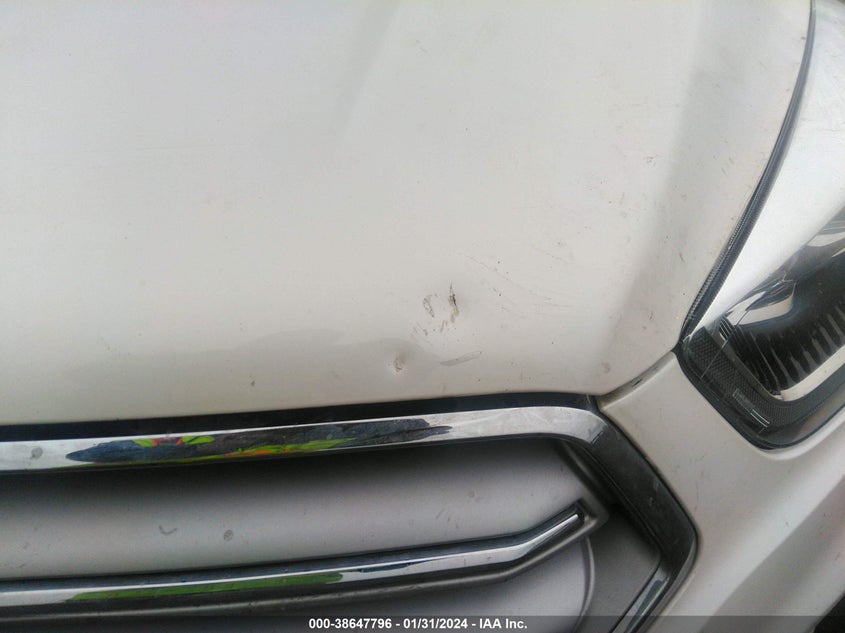VIN 1FMCU9J97JUD37788 2018 FORD ESCAPE TITANIUM