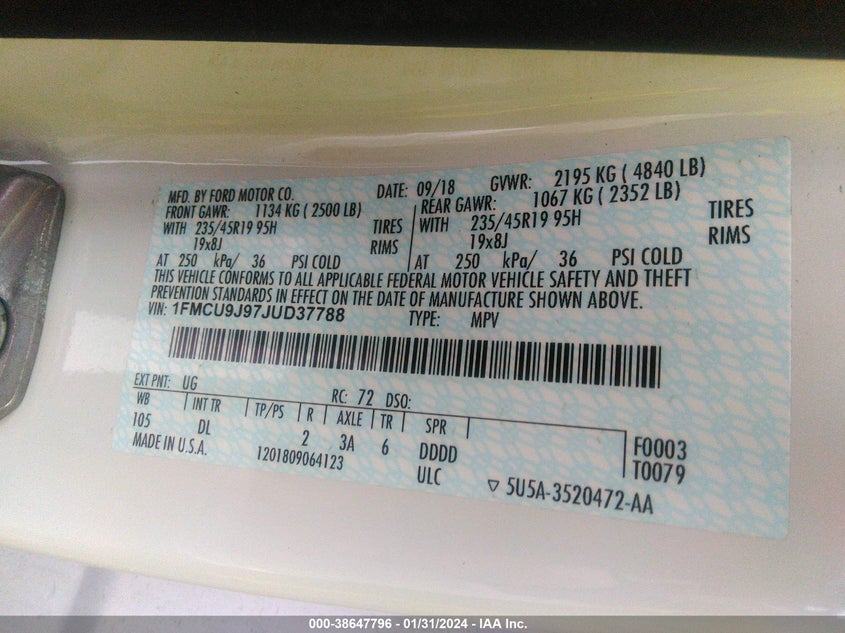 VIN 1FMCU9J97JUD37788 2018 FORD ESCAPE TITANIUM