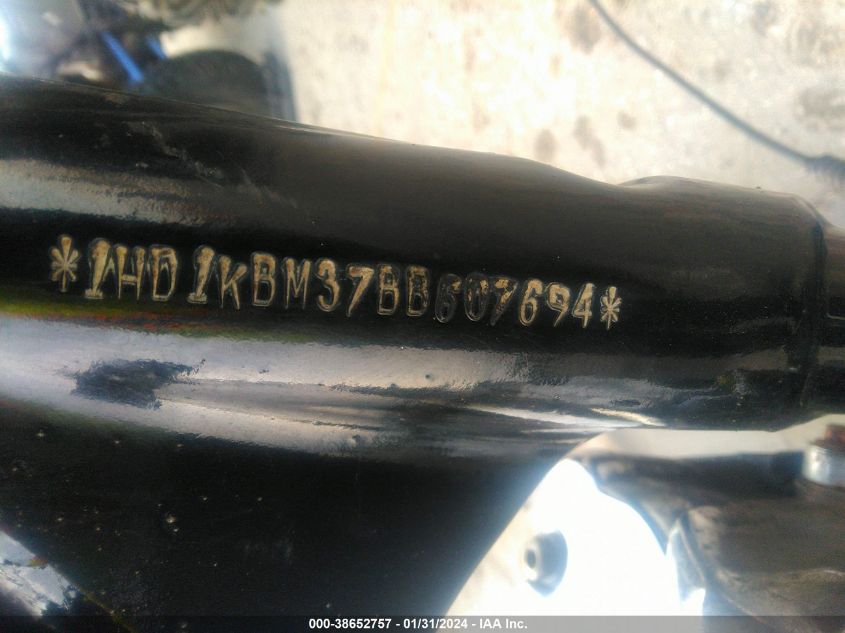 2011 HARLEY-DAVIDSON FLHX - 1HD1KBM37BB607694