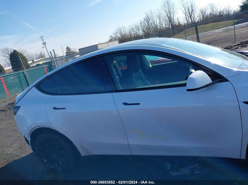 VIN 7SAYGAEE6NF508073 2022 TESLA MODEL Y