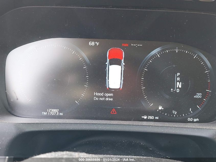 2016 VOLVO XC90 T6 MOMENTUM - YV4A22PK6G1016285