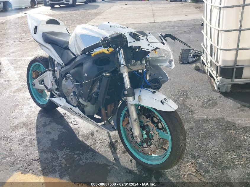 2004 HONDA CBR600 RR - JH2PC37174M101127